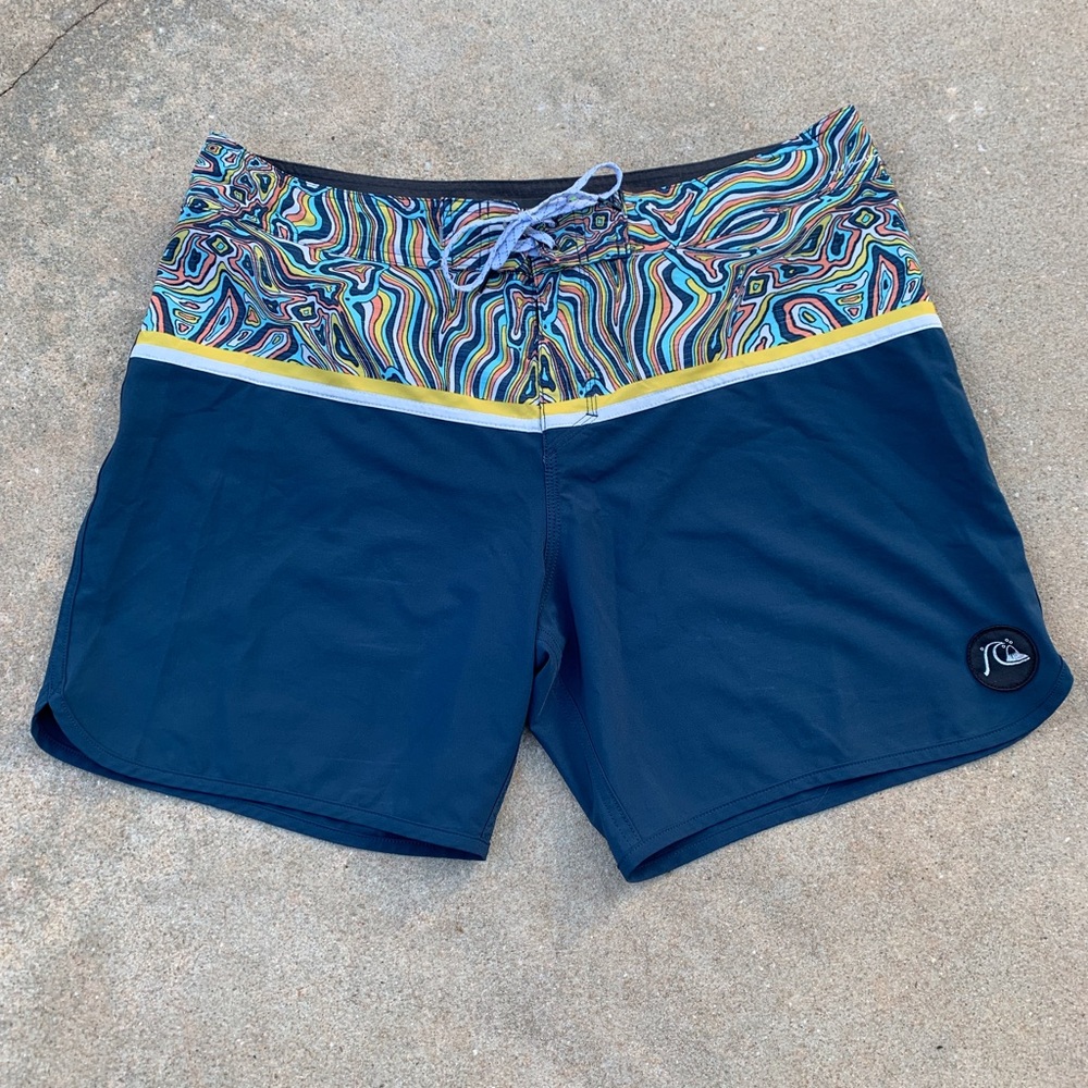 Quicksilver boardshorts size 38